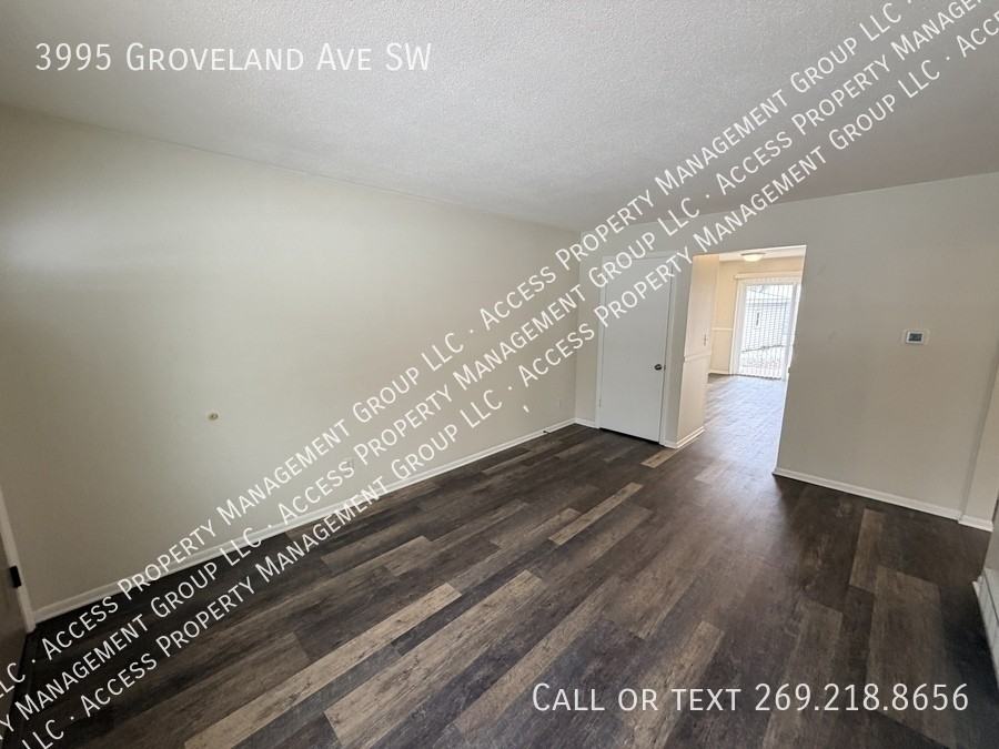 3995 Groveland Ave Sw - Photo 5 of 32