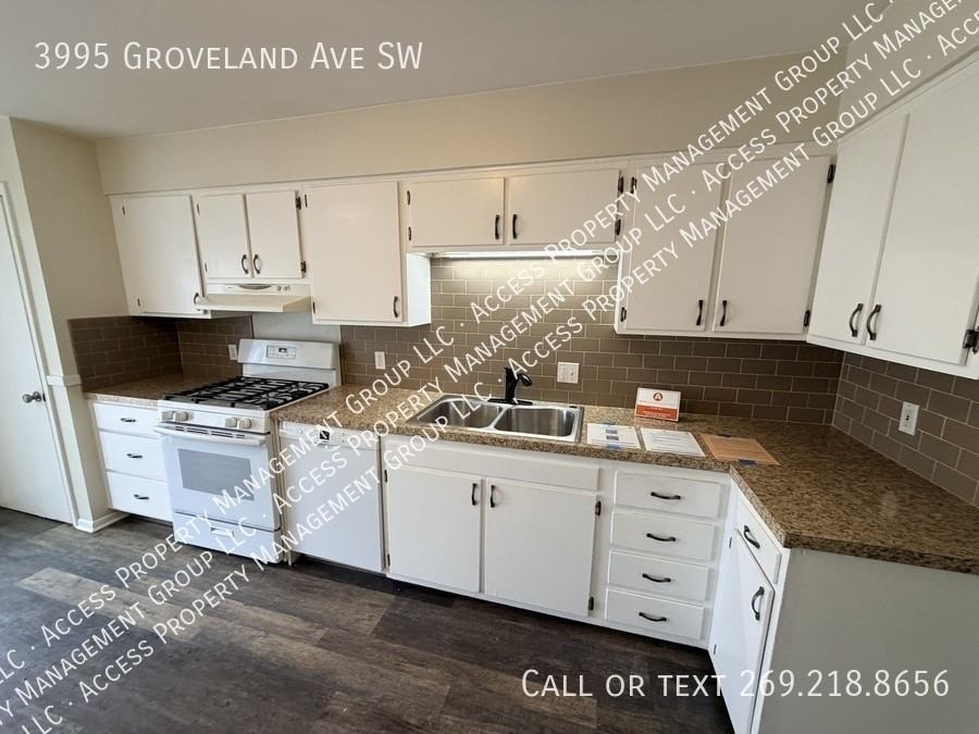 3995 Groveland Ave Sw - Photo 7 of 32