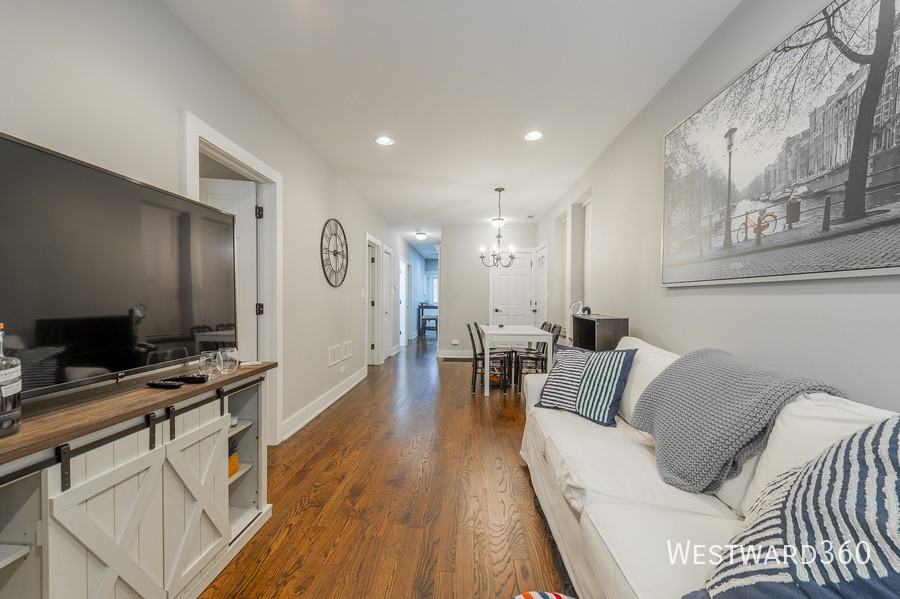 1640 W Blackhawk St #1 - Photo 4 of 11