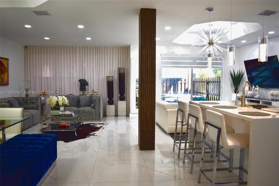 6763 Nw 107th Pl - Photo 4 of 24