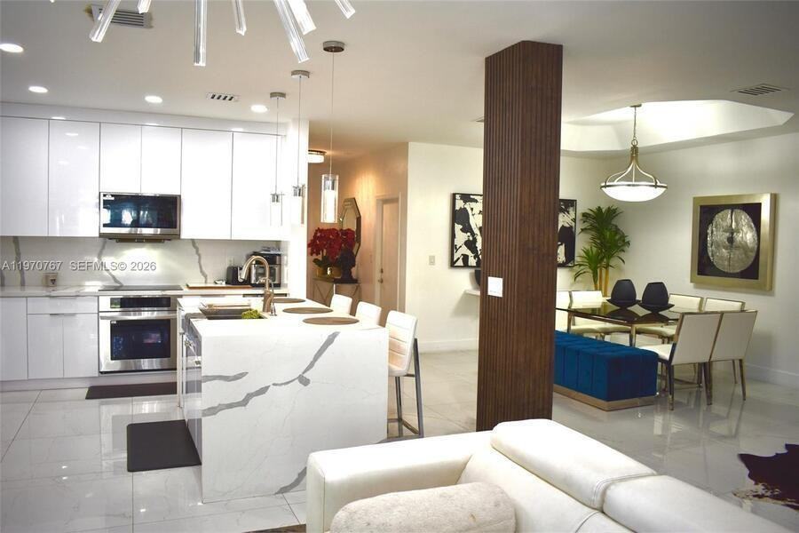 6763 Nw 107th Pl - Photo 5 of 24