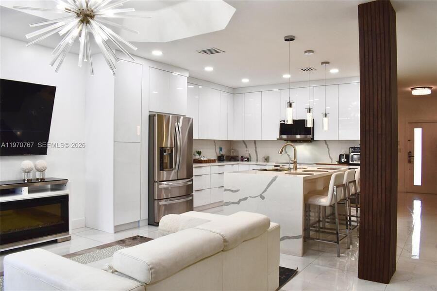 6763 Nw 107th Pl - Photo 6 of 24