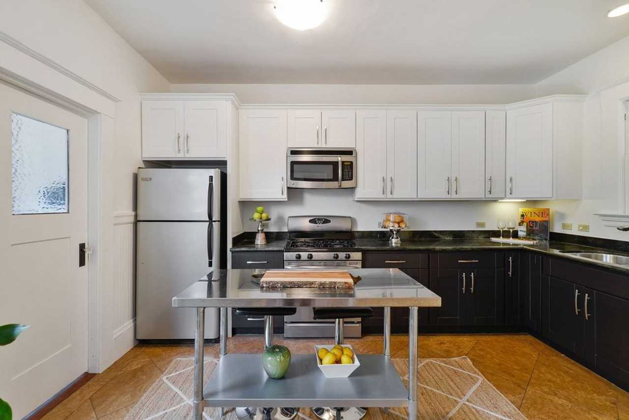 151 Russ St - Photo 3 of 20