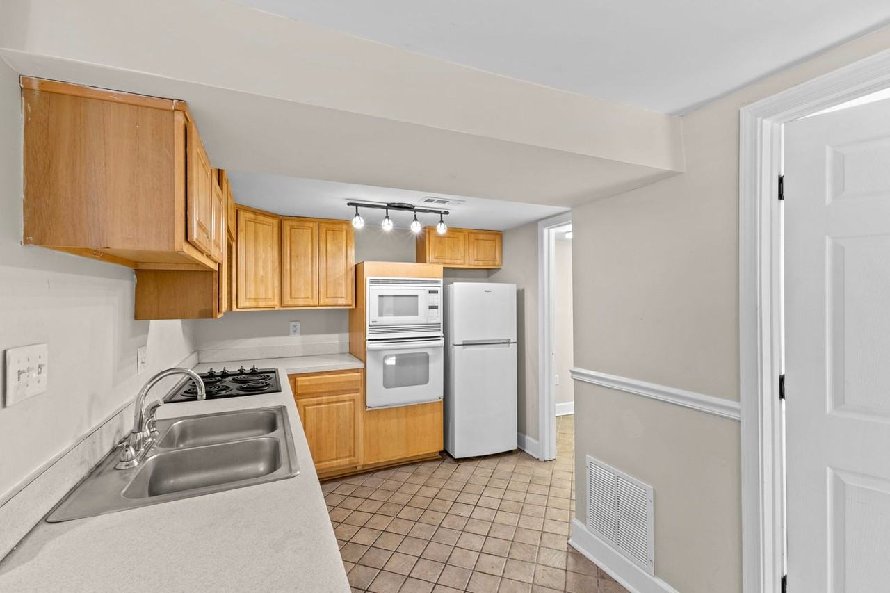 3534 E Fall Creek Parkway North Dr #J - Photo 4 of 27