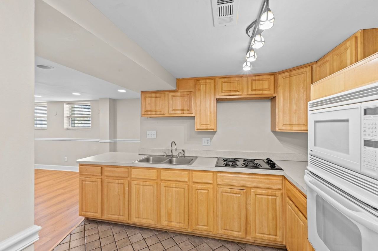 3534 E Fall Creek Parkway North Dr #J - Photo 7 of 27