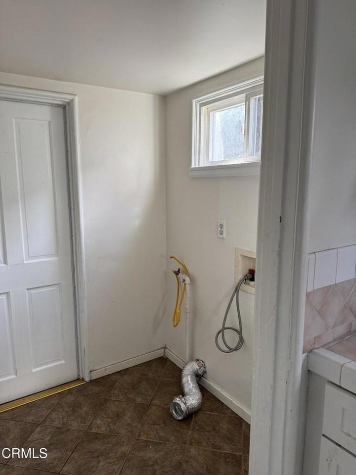 2084 E Washington Blvd #2084 - Photo 5 of 18