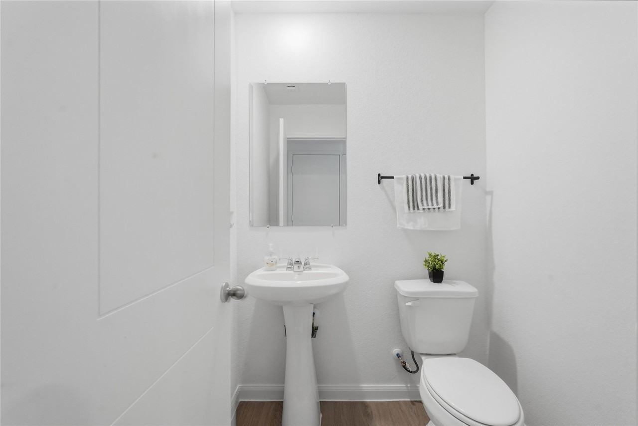 12366 Sword Point Ct #12366 - Photo 4 of 21