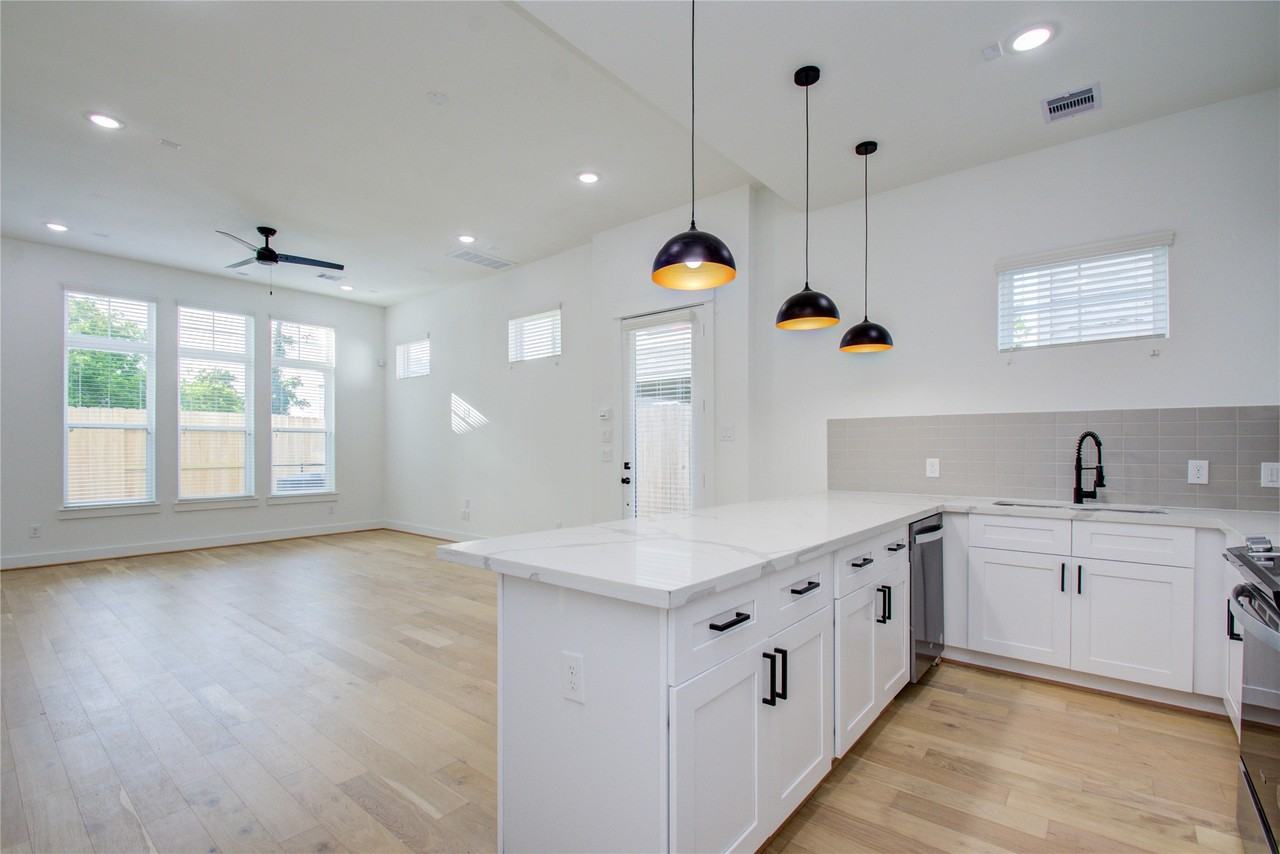 3206 Live Oak St #3206 - Photo 2 of 35