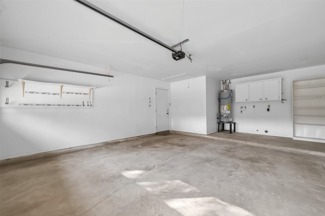 3414 Lemon Tree Ln #3414 - Photo 3 of 38