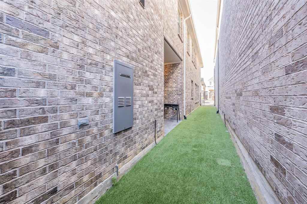 248 Harbor Hills Dr #248 - Photo 2 of 26