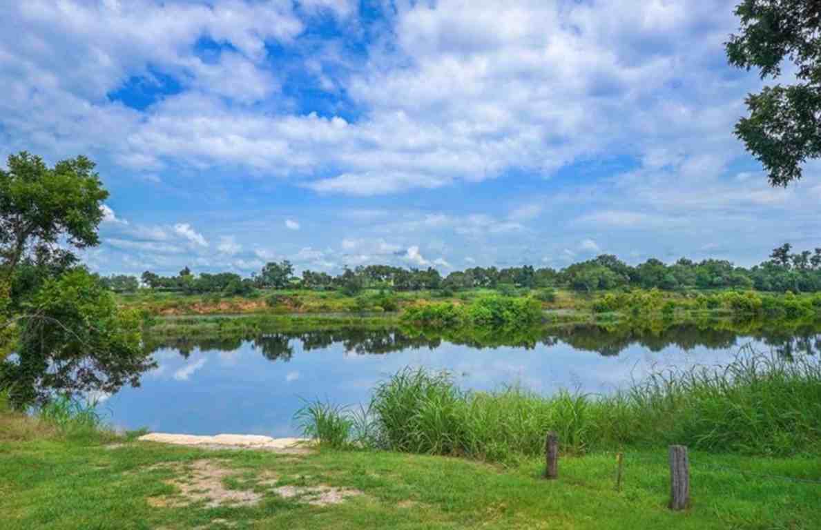 658 Maple Ln #658 - Photo 4 of 18