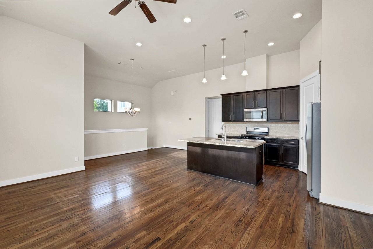 2118 Naomi St #2118 - Photo 4 of 12