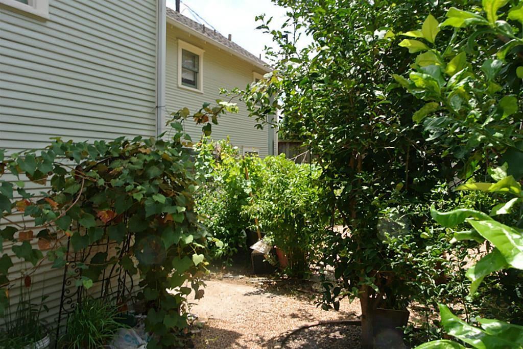 514 E 15th St #514-2 - Photo 4 of 9