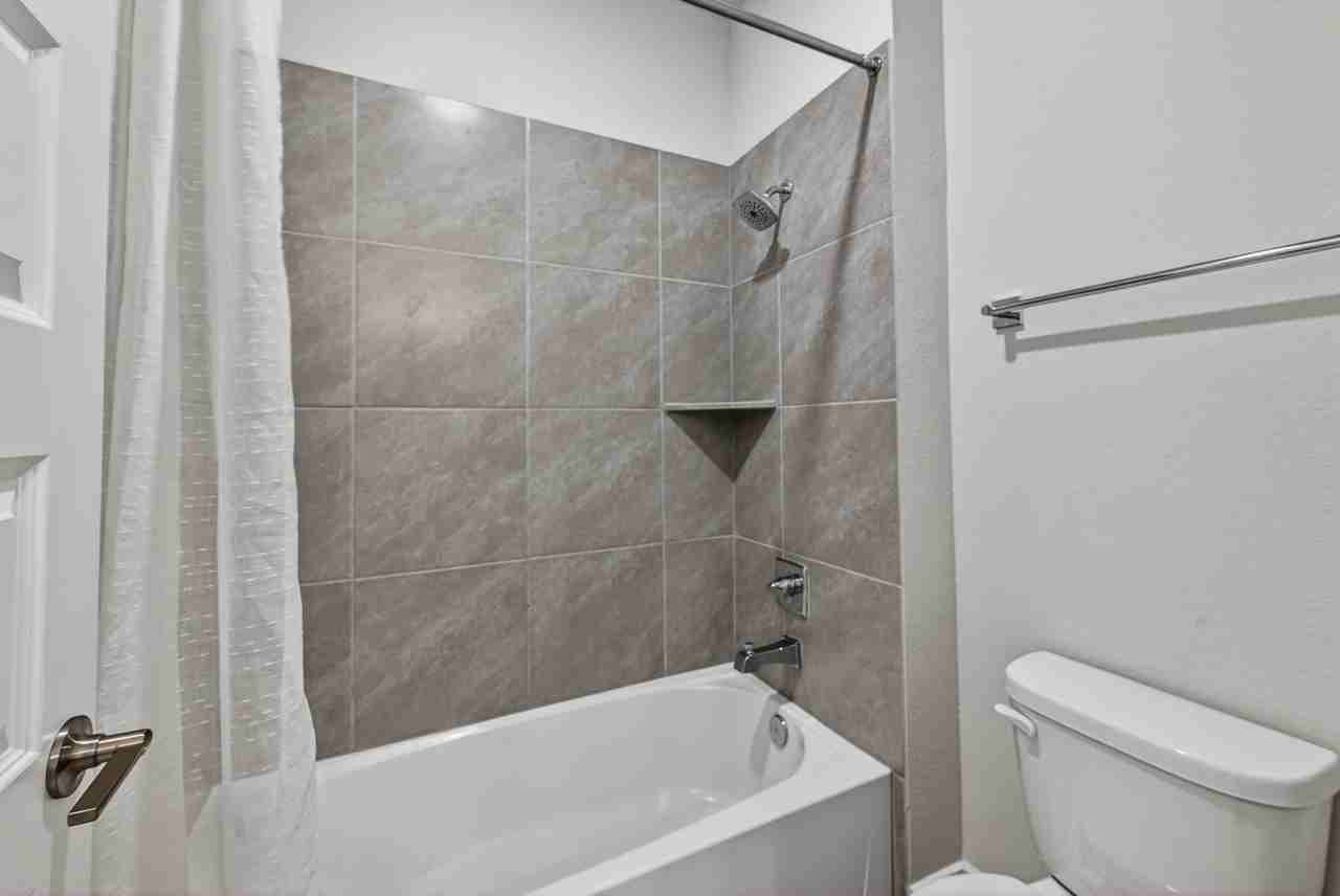 16410 Rosemary Grove Ln #16410 - Photo 5 of 38
