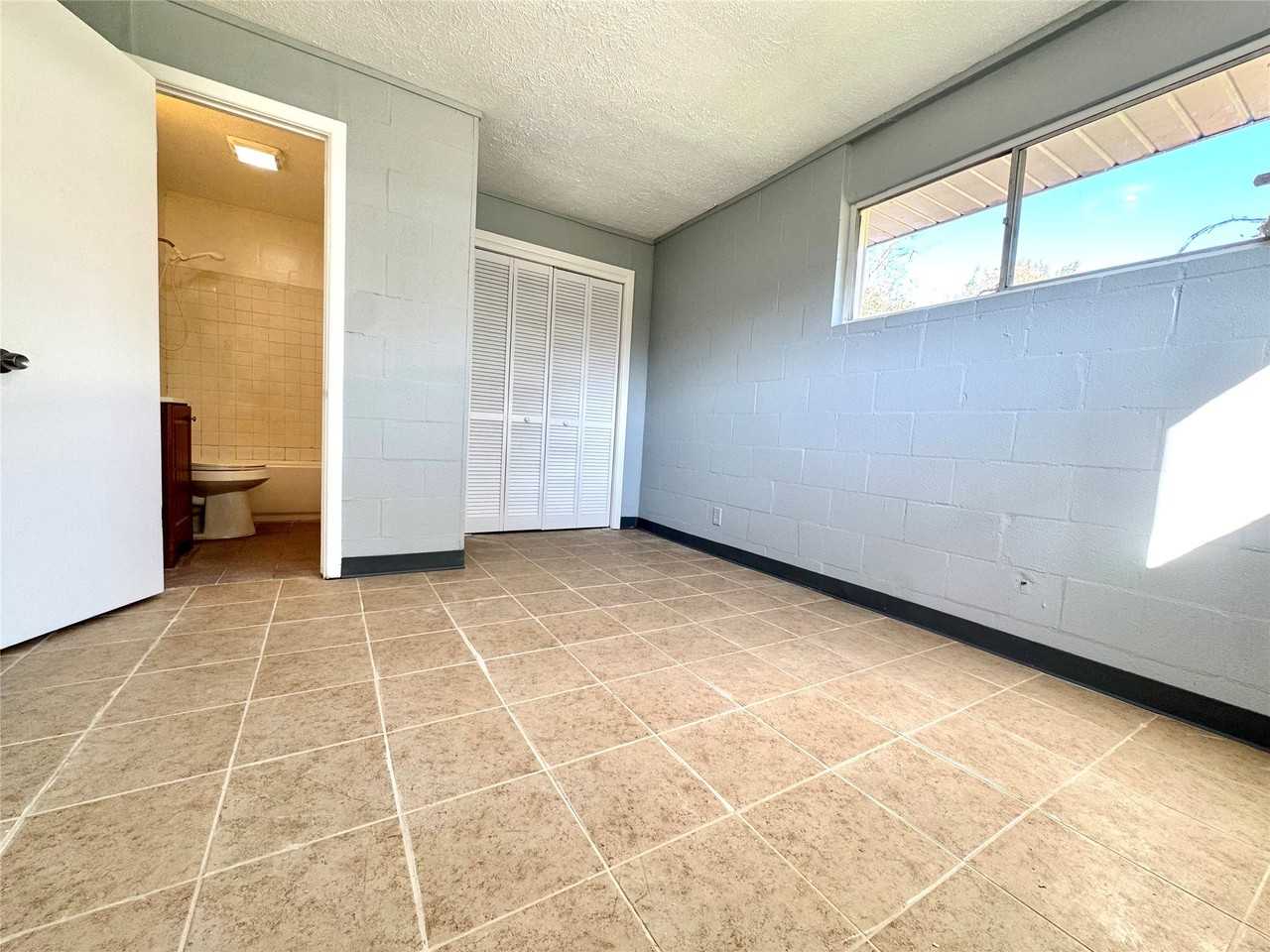 425 E Park St #425 - Photo 2 of 27