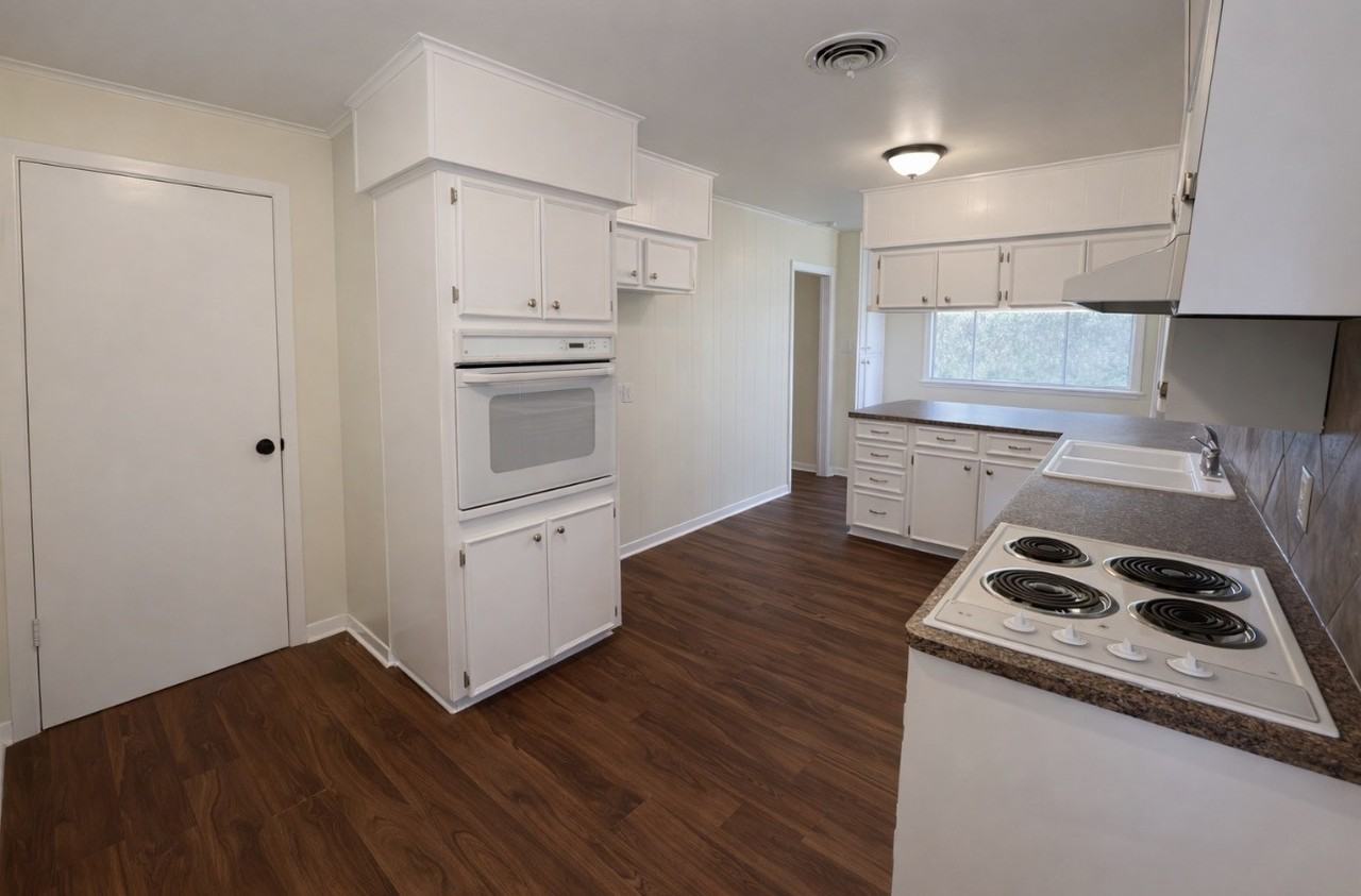 205 E Crestmont Dr #205 - Photo 2 of 16