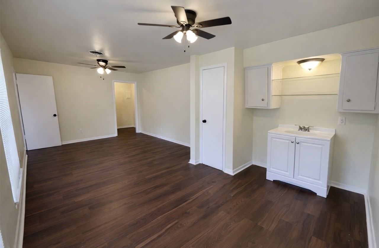 205 E Crestmont Dr #205 - Photo 6 of 16