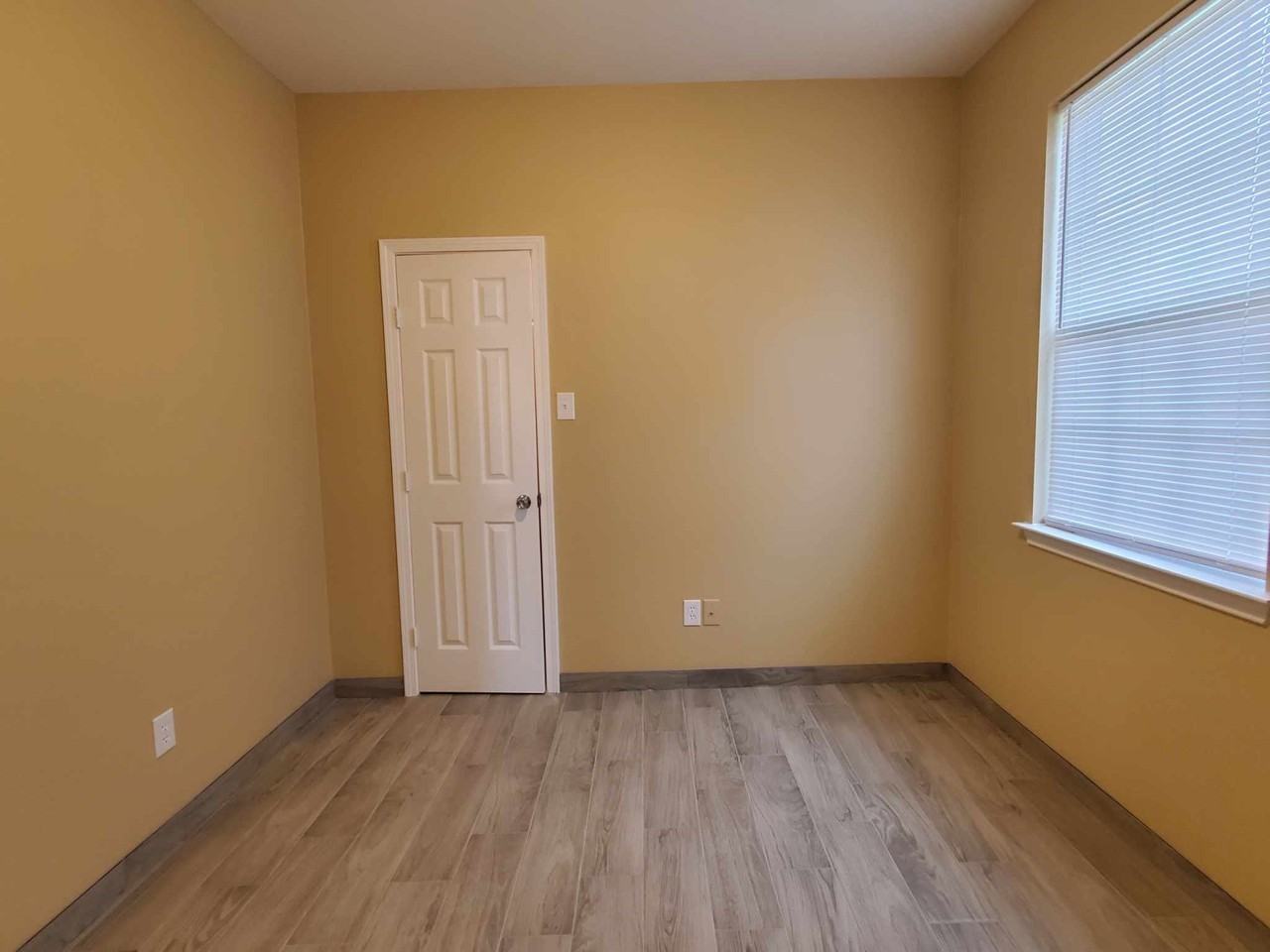 527 12th St #527 - Photo 2 of 30