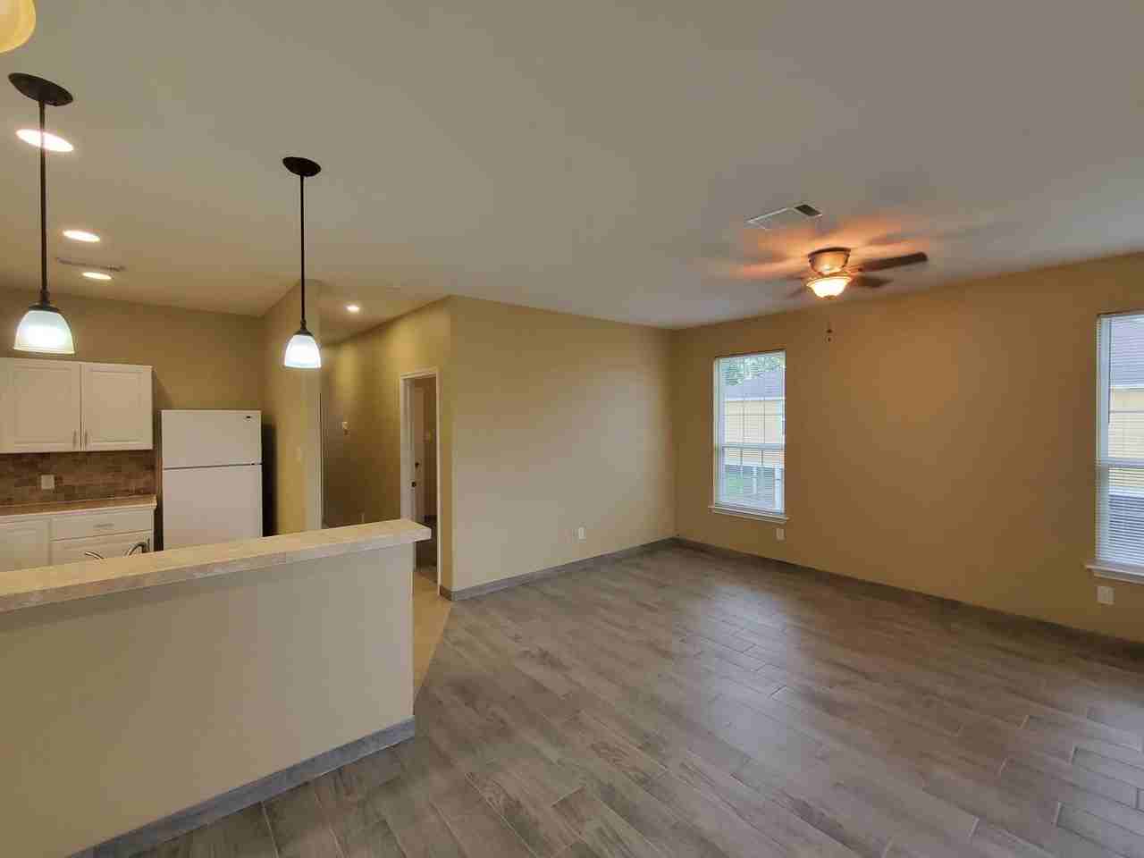 527 12th St #527 - Photo 7 of 30