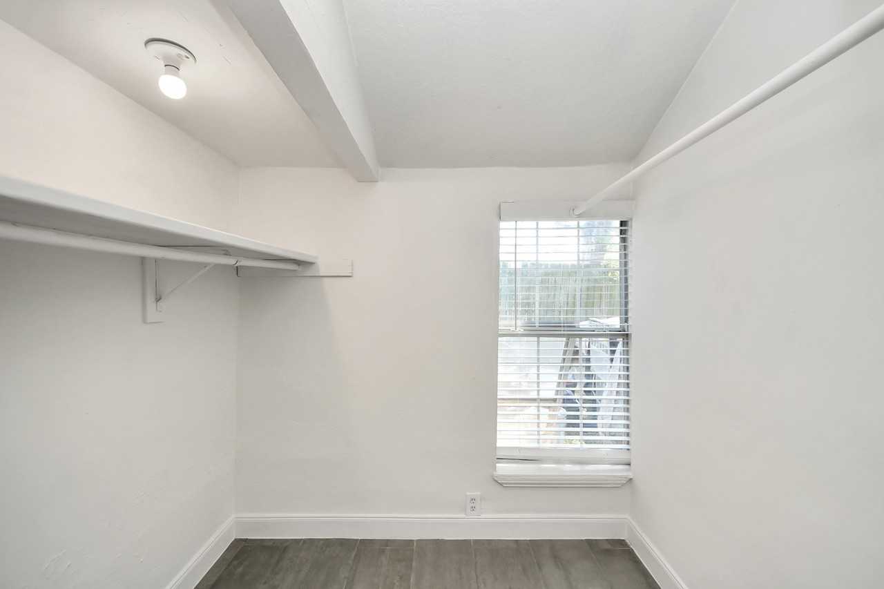 1222 Bernard St #1222 - Photo 2 of 39