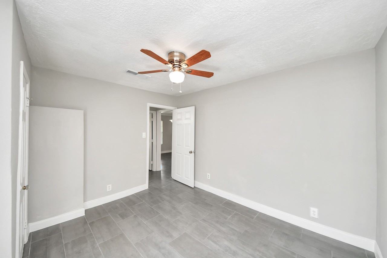 1222 Bernard St #1222 - Photo 6 of 39