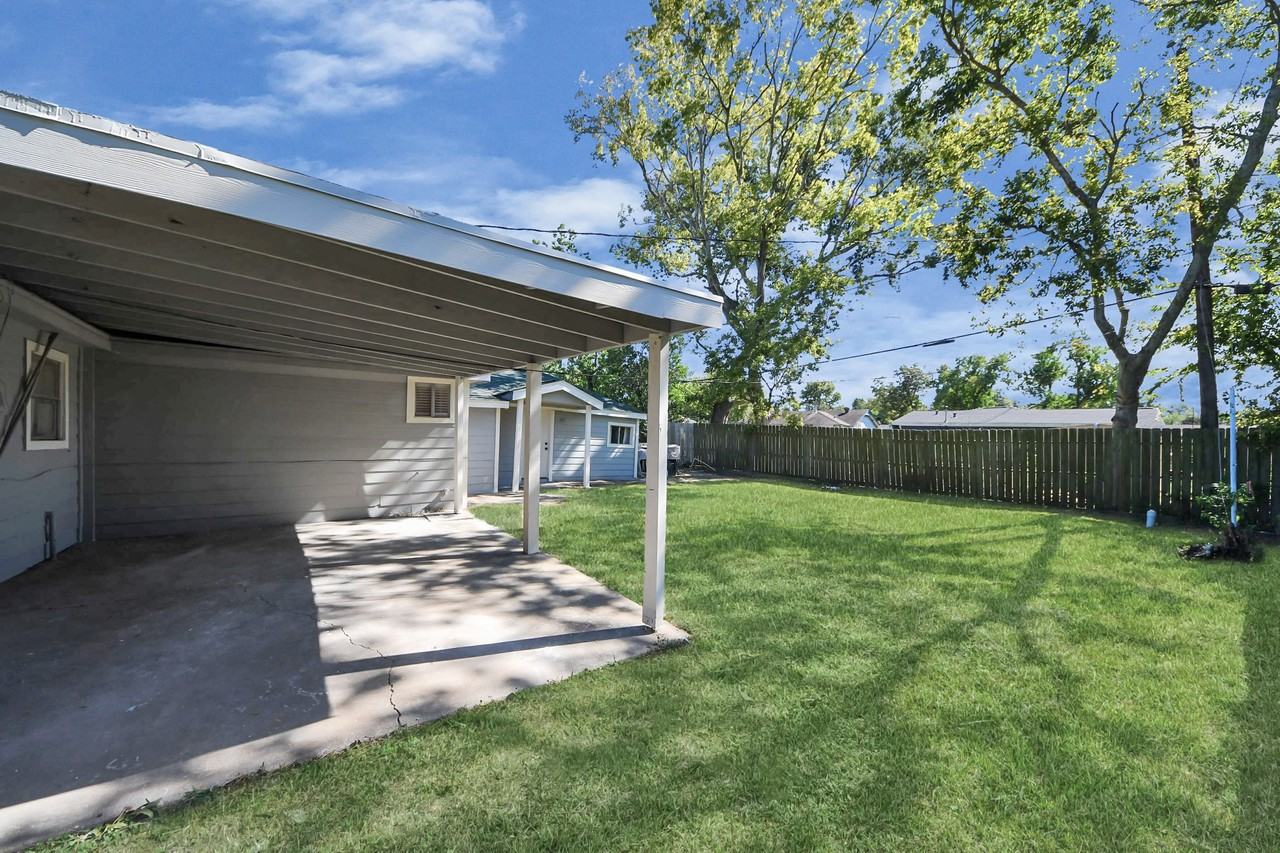 1222 Bernard St #1222 - Photo 7 of 39