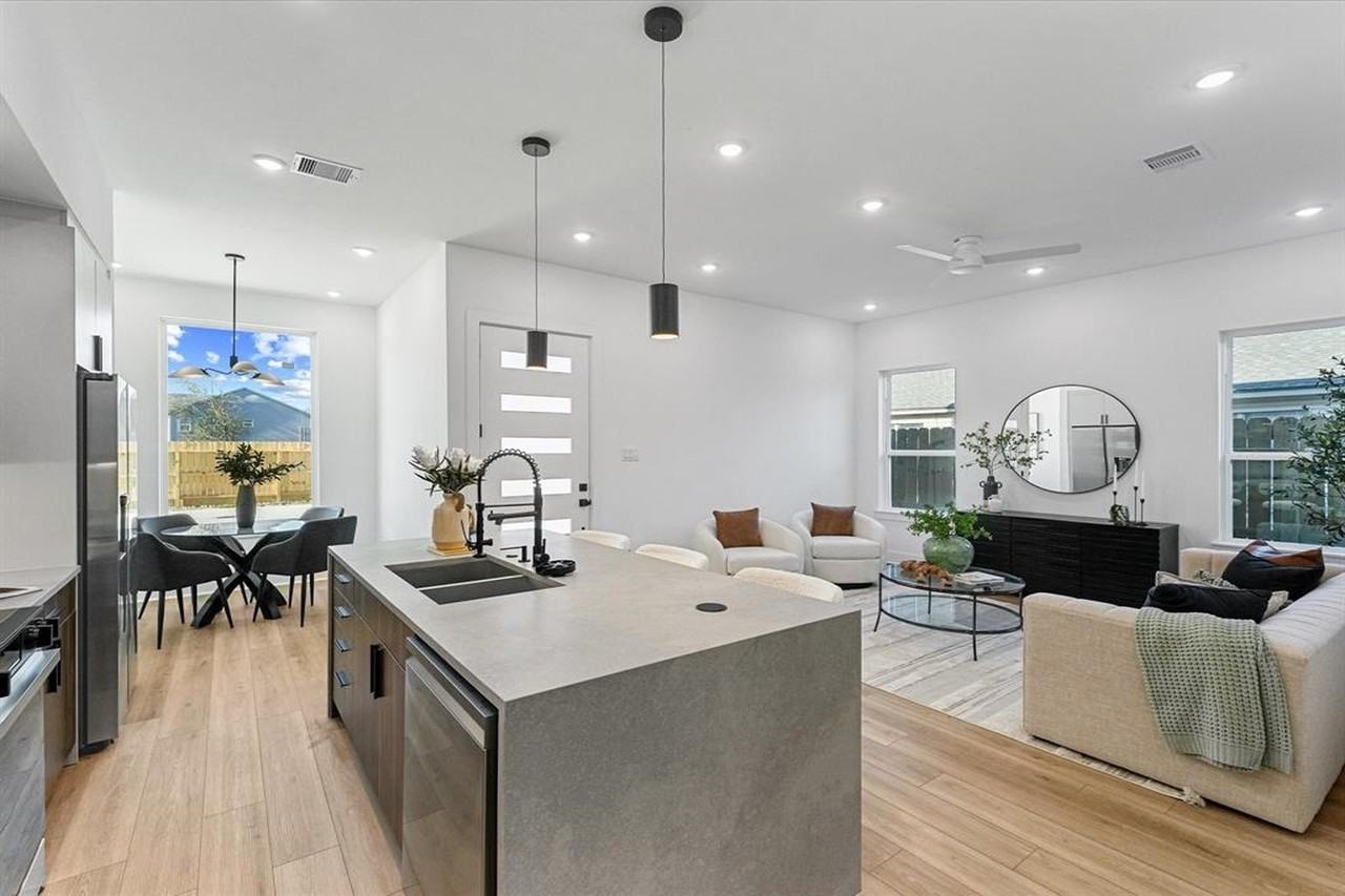 8320 Williamsdell St #8320A - Photo 3 of 11