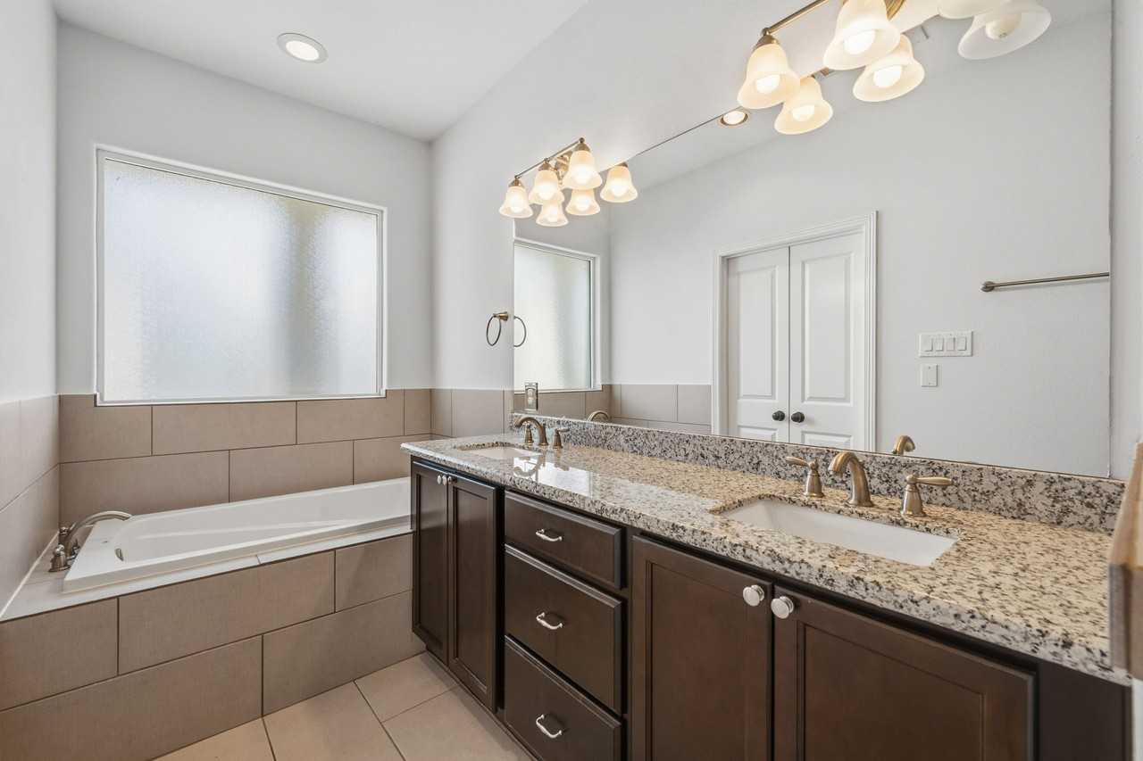 617 W 24th St #617 - Photo 2 of 28