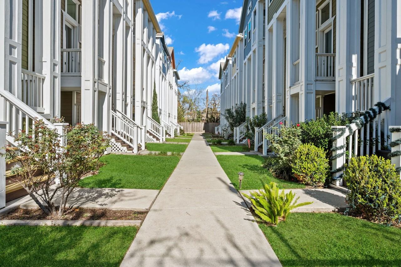 617 W 24th St #617 - Photo 3 of 28