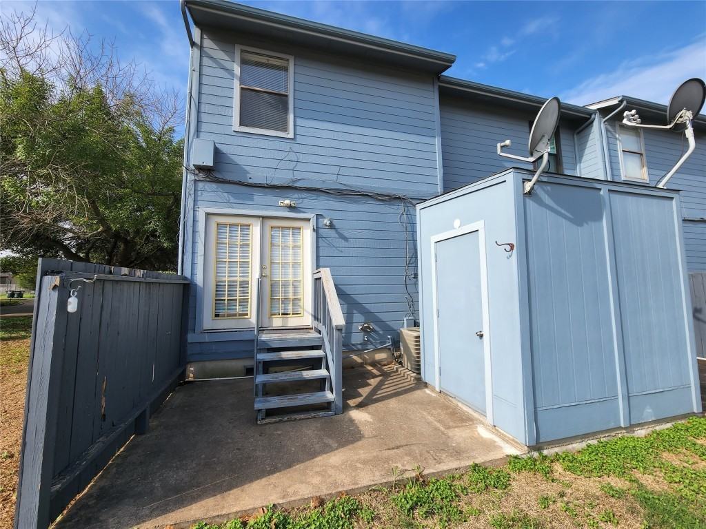 3005 Whisper Oaks Ln Apt D #3005A - Photo 2 of 13