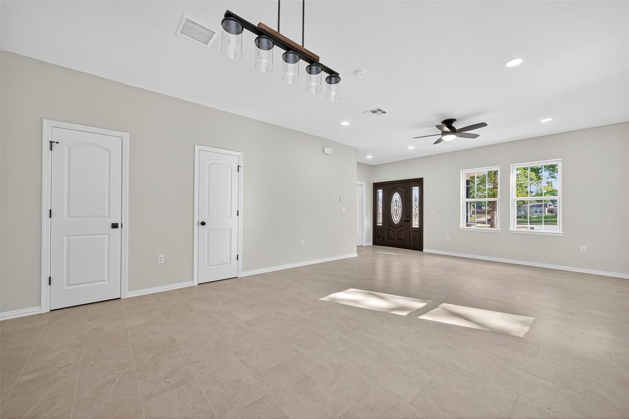 10594 Rustling Oaks #10594 - Photo 6 of 35