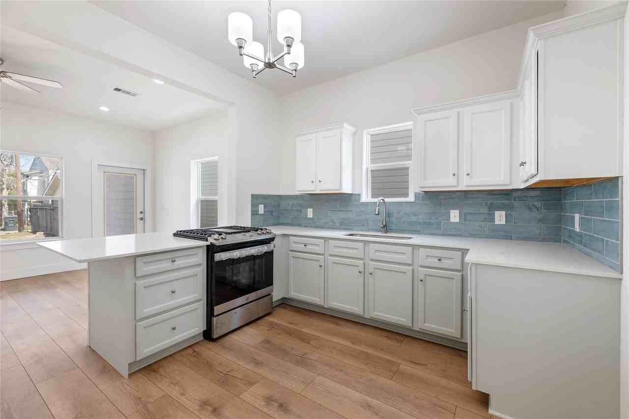 4710 Avenue S #4710 - Photo 7 of 22