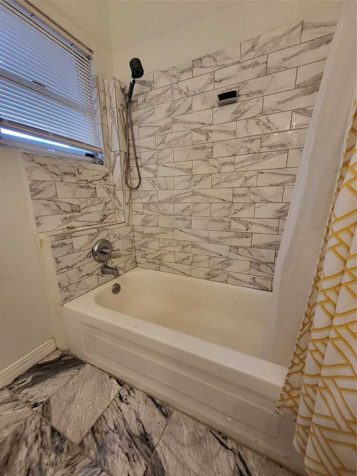 1226 W Gray St #1226-4 - Photo 3 of 16