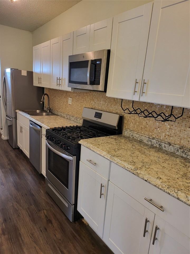 1226 W Gray St #1226-4 - Photo 4 of 16