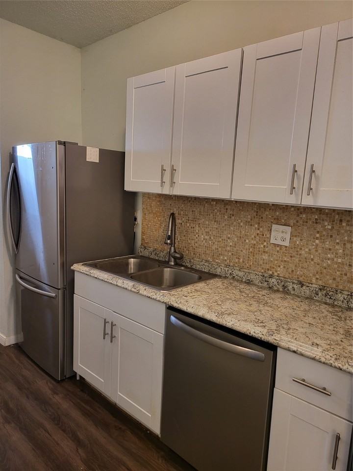 1226 W Gray St #1226-4 - Photo 7 of 16