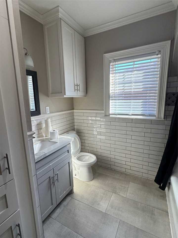 2307 Arbor St #2307-1 - Photo 6 of 11