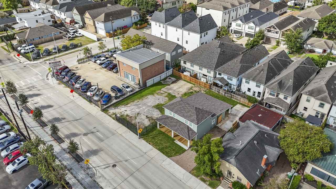 1507 N Durham Dr #1507 - Photo 2 of 35