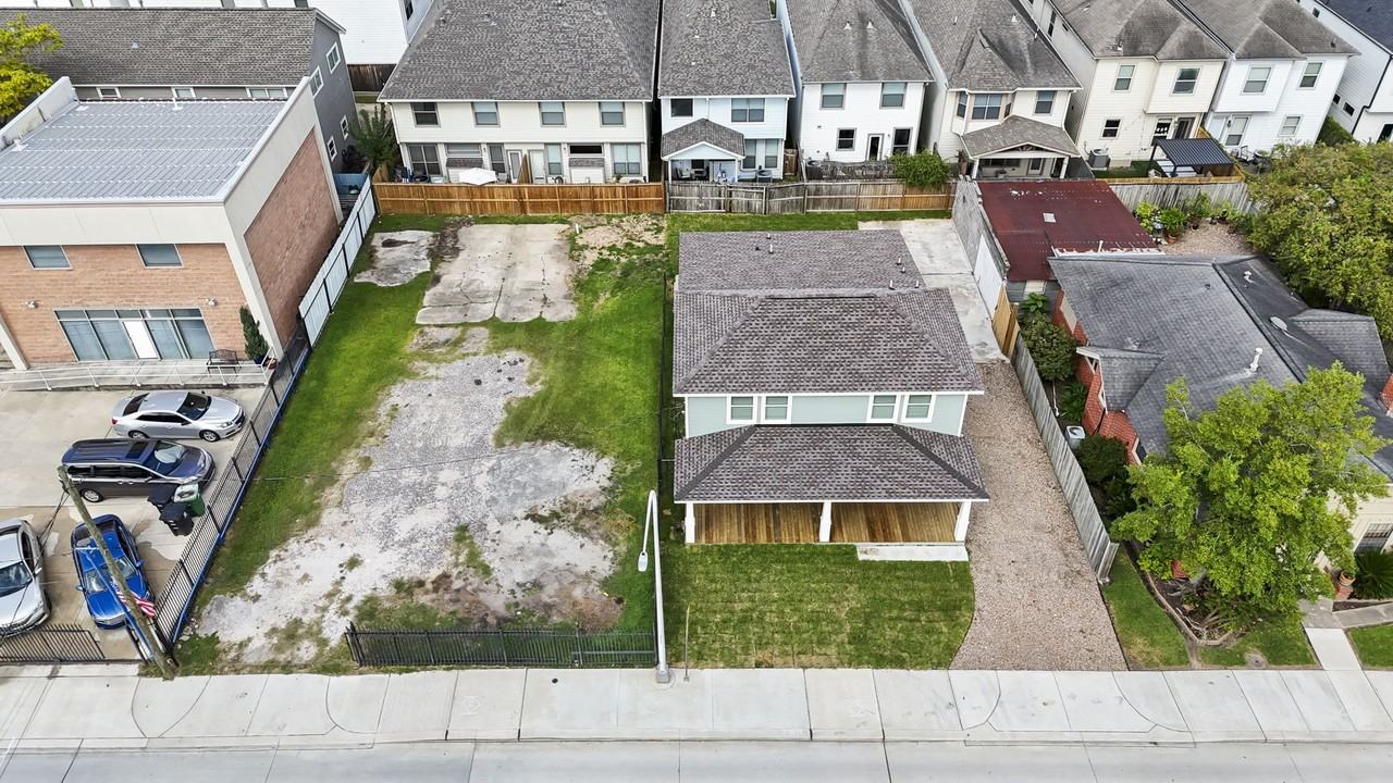 1507 N Durham Dr #1507 - Photo 3 of 35