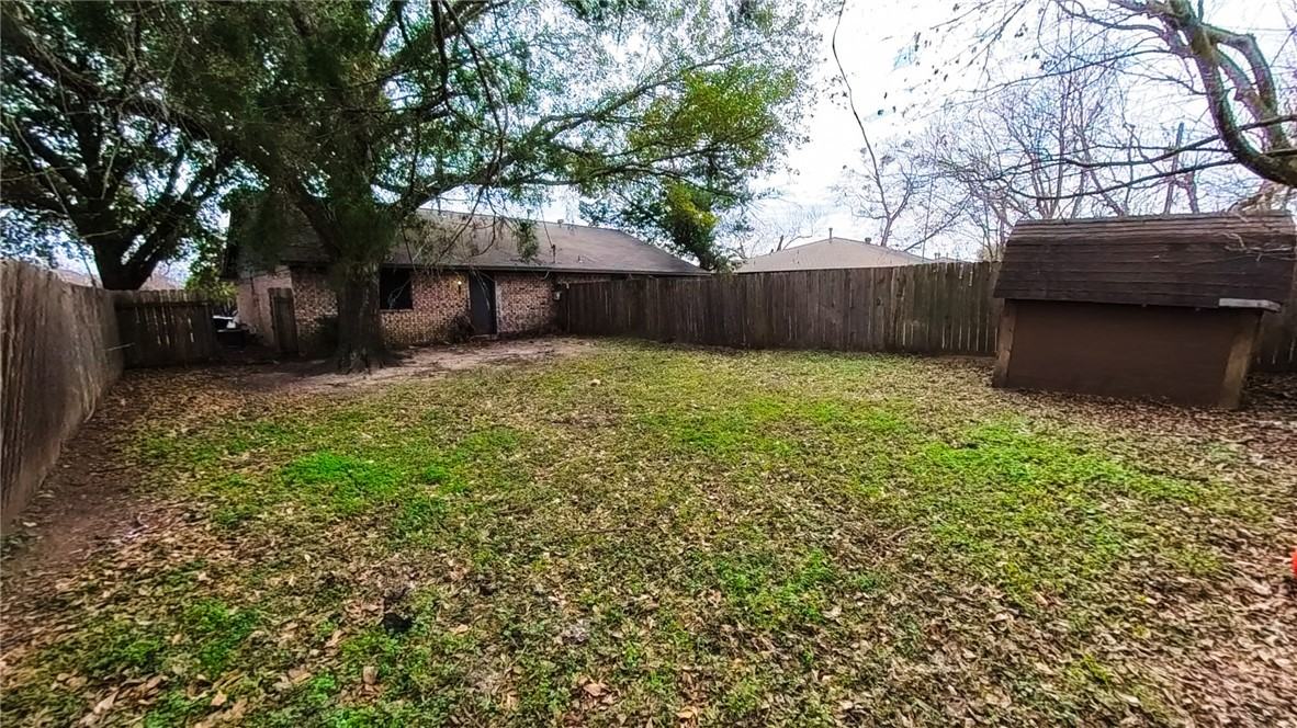 215 Yale Cir #215 - Photo 2 of 6