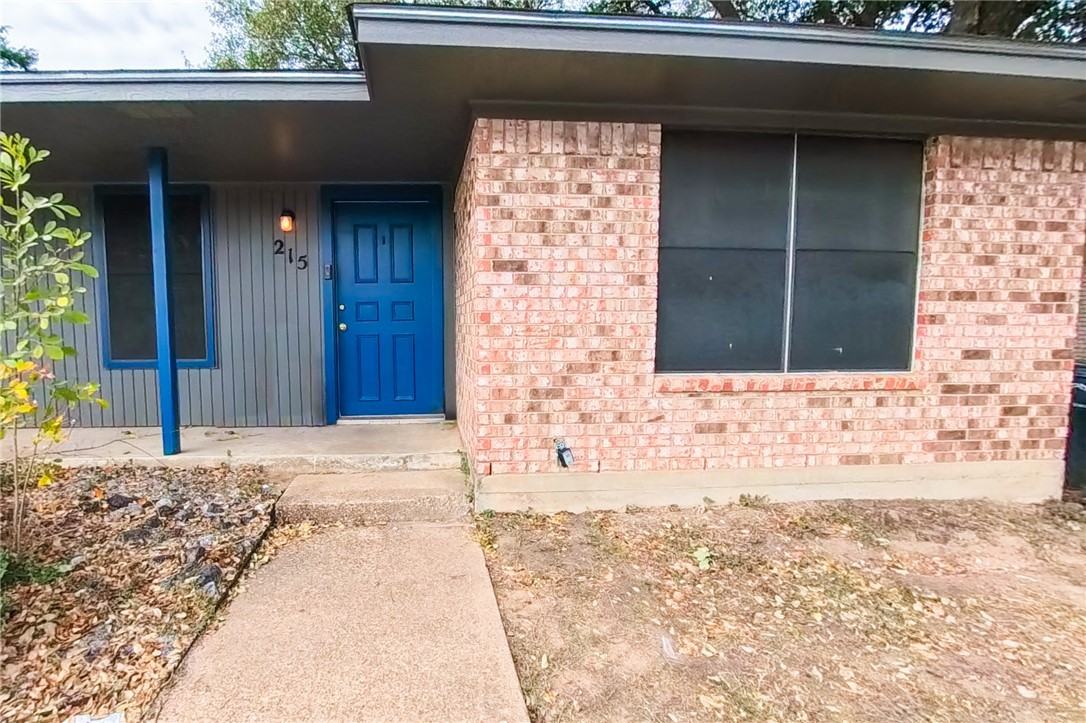 215 Yale Cir #215 - Photo 5 of 6