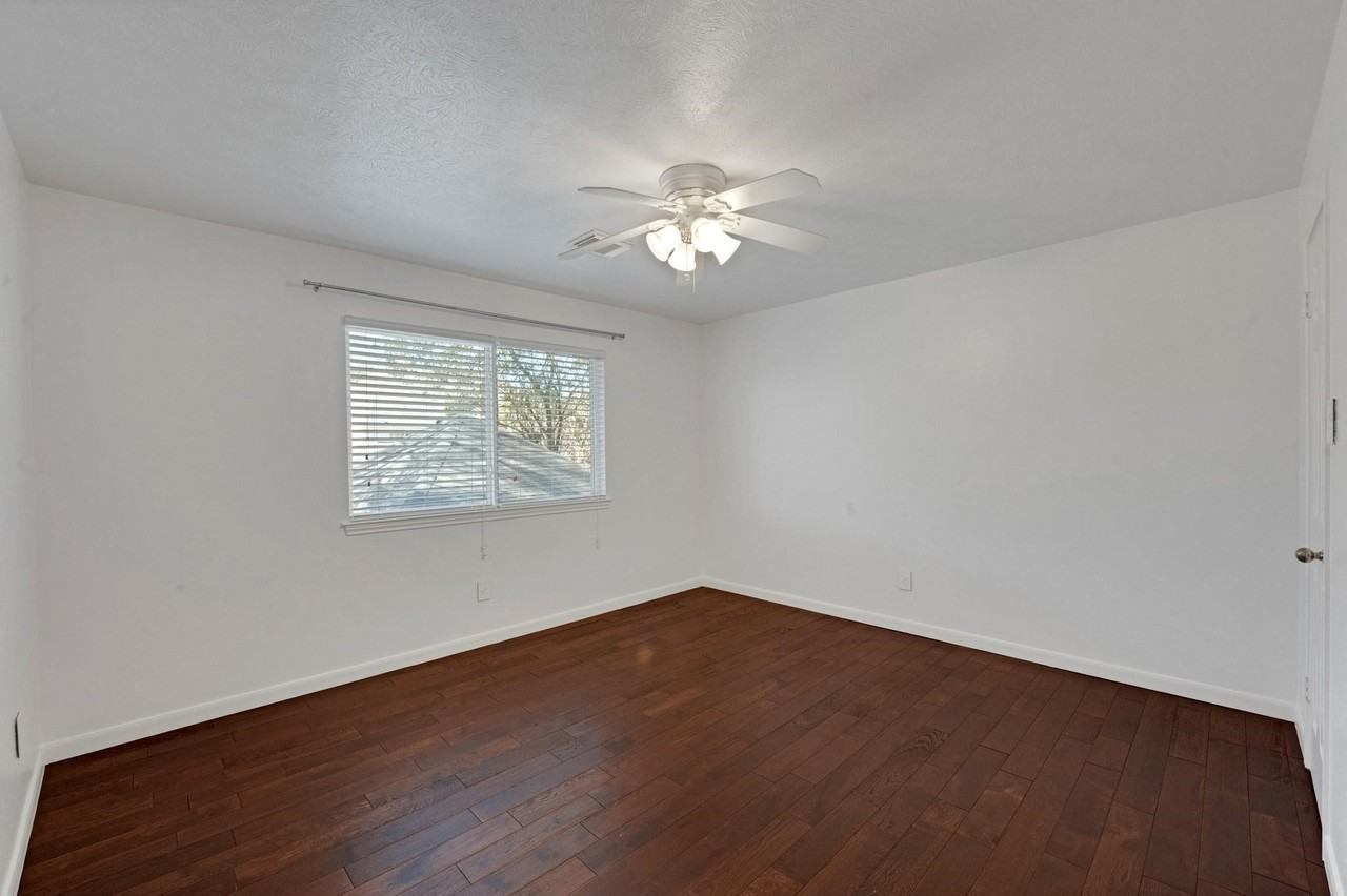 4422 Warwick Dr #4422 - Photo 2 of 31