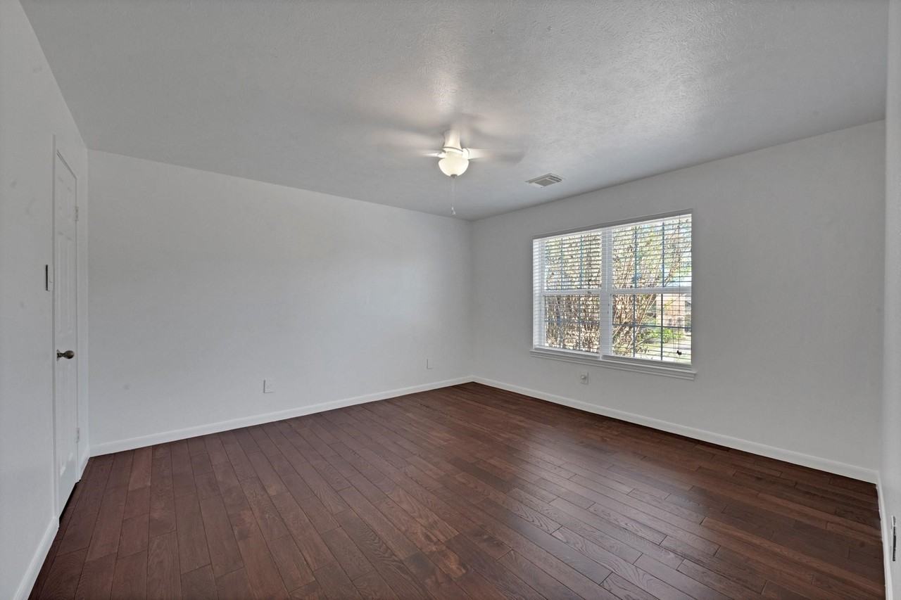 4422 Warwick Dr #4422 - Photo 3 of 31