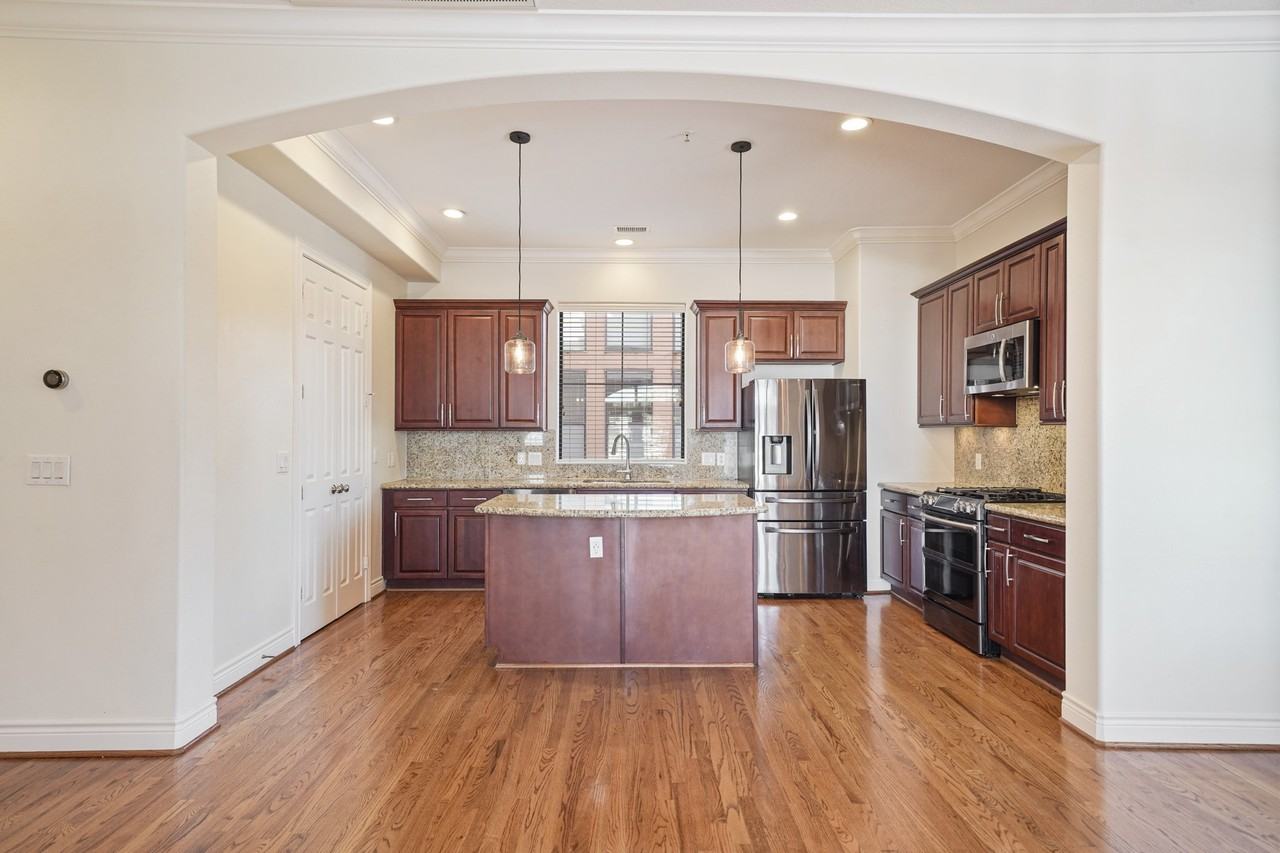 1402 Wheeler St #1402 - Photo 2 of 40