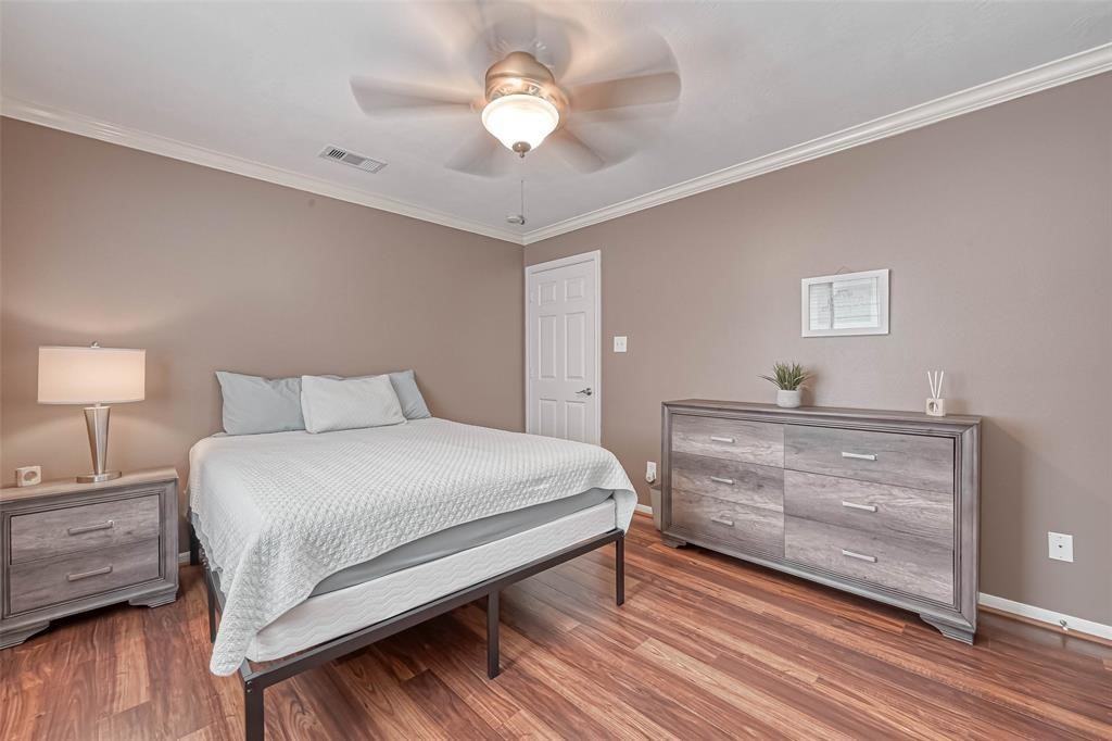 1204 Andrews St #1204 - Photo 2 of 15