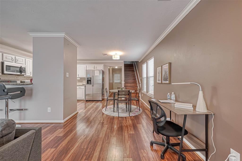 1204 Andrews St #1204 - Photo 3 of 15