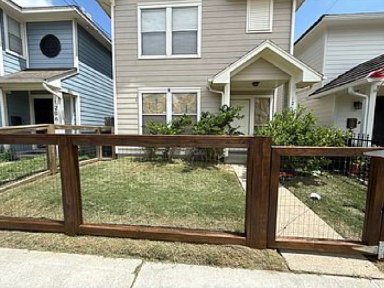 1204 Andrews St #1204 - Photo 4 of 15