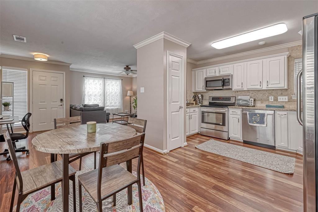 1204 Andrews St #1204 - Photo 5 of 15