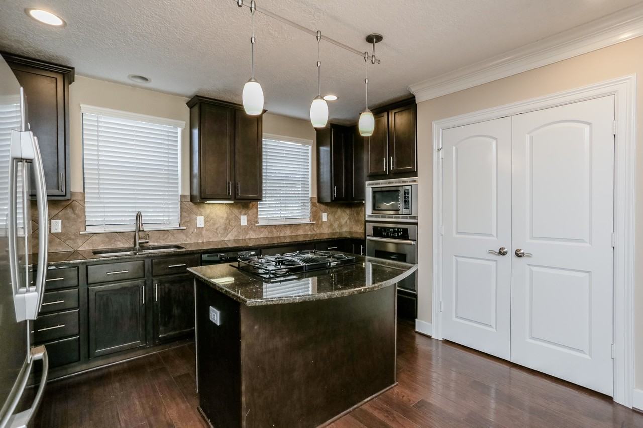 10658 Clearview Villa Pl #10658 - Photo 3 of 36