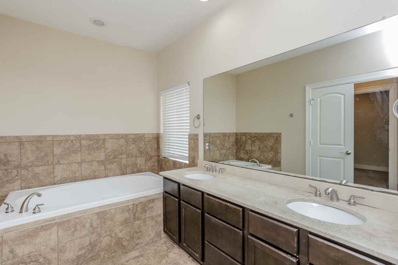 10658 Clearview Villa Pl #10658 - Photo 6 of 36