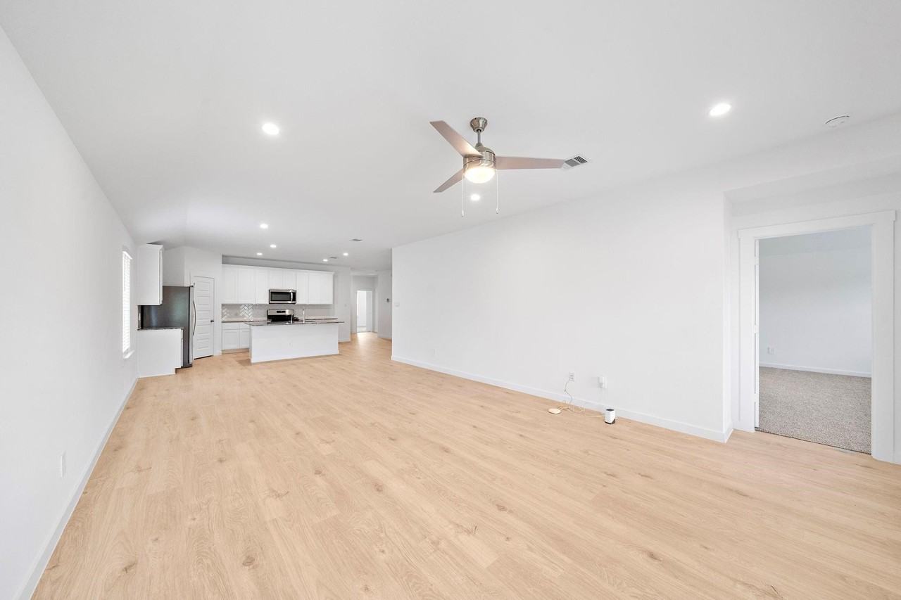 8027 Veneto Green Dr #8027 - Photo 3 of 23